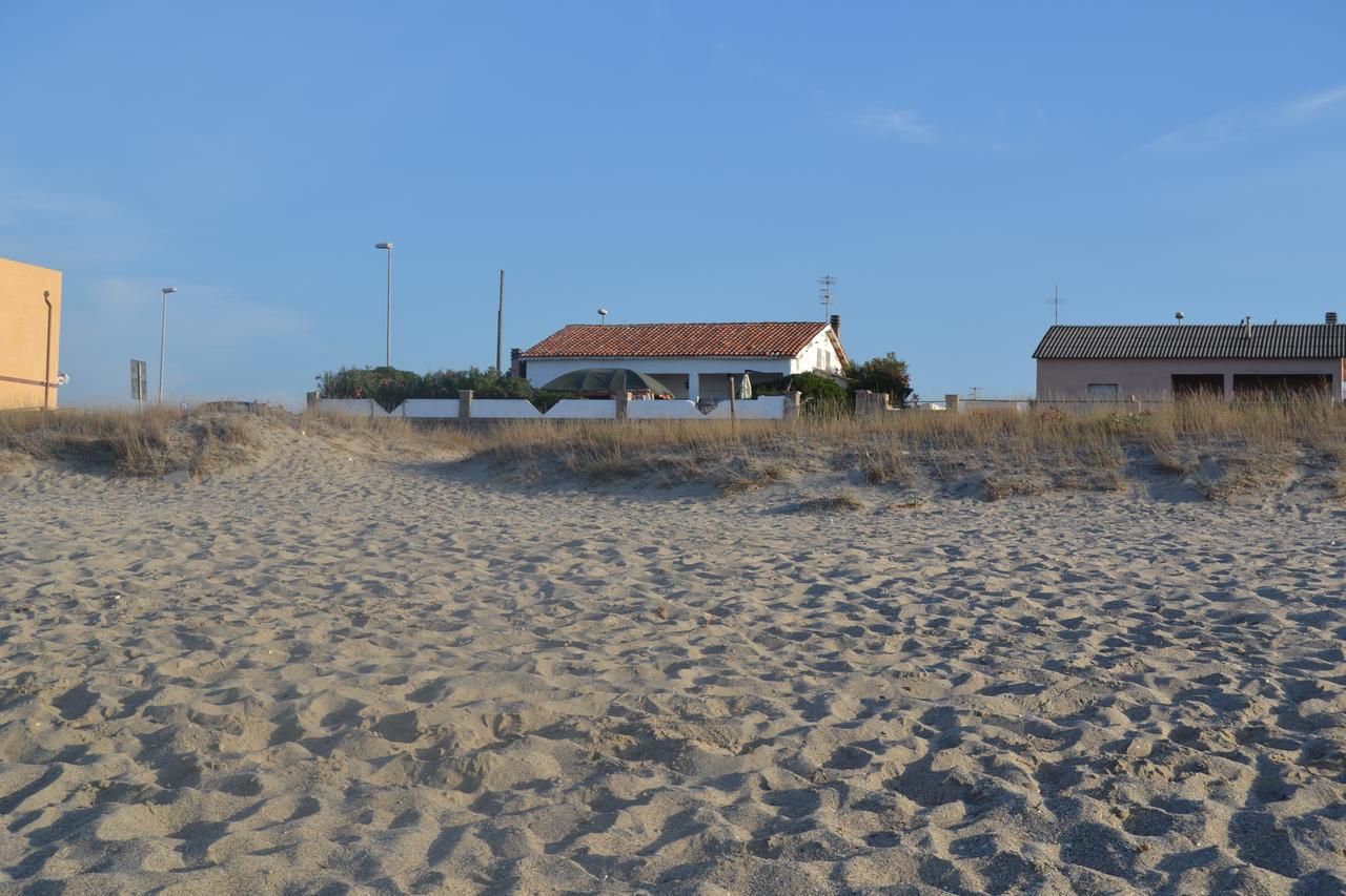 Miramare Struttura Sulla Spiaggia Platamona Luaran gambar