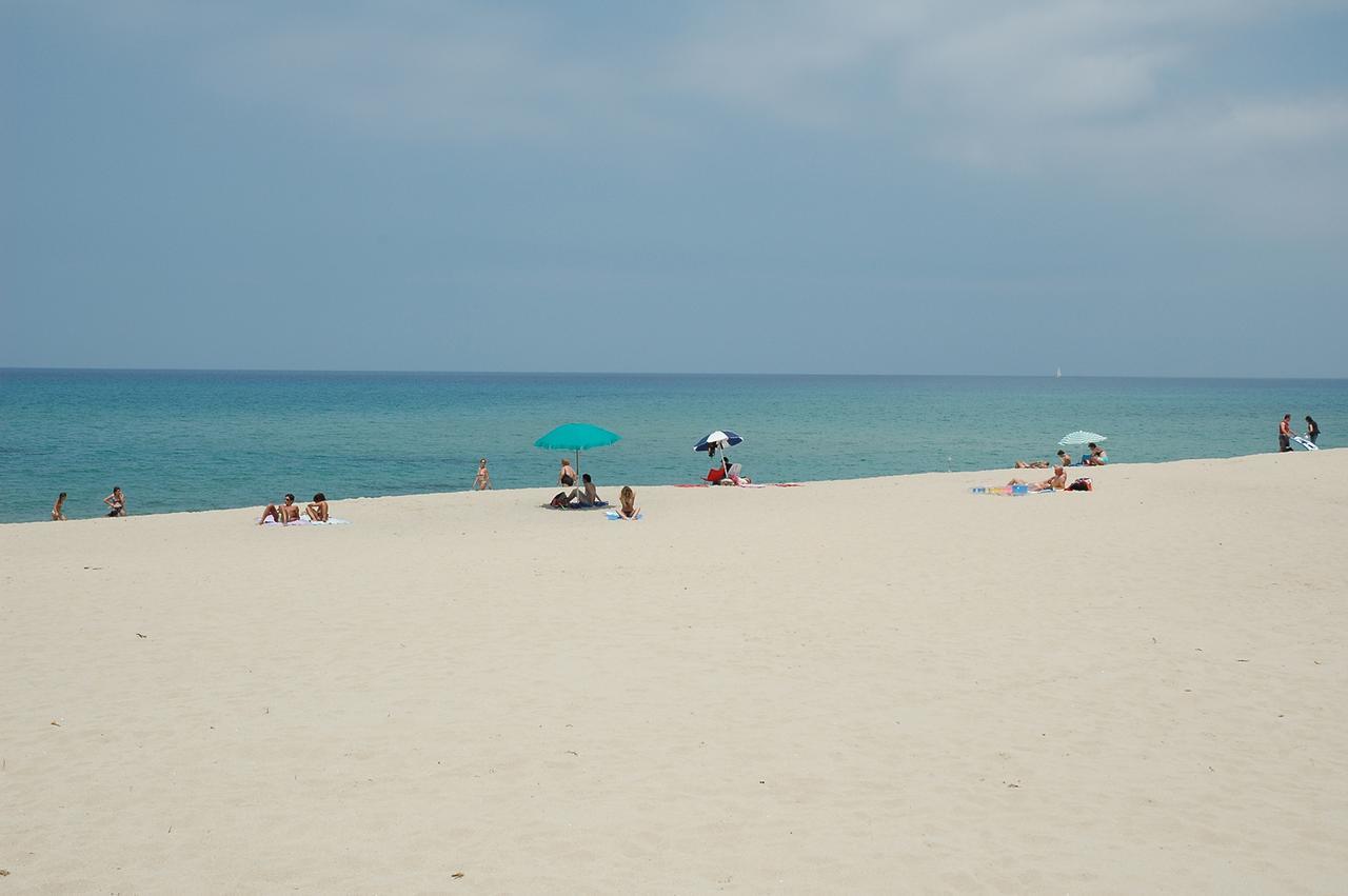 Miramare Struttura Sulla Spiaggia Platamona Luaran gambar